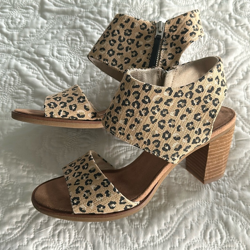 Size 8 TOMS Cheetah Print Majorca Cutout Natural Heeled sandal 3.5 inch